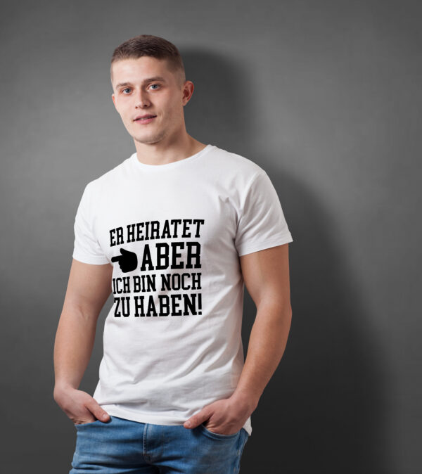 T-Shirt mit dem Spruch: Er heiratet aber ich bin noch zu haben!