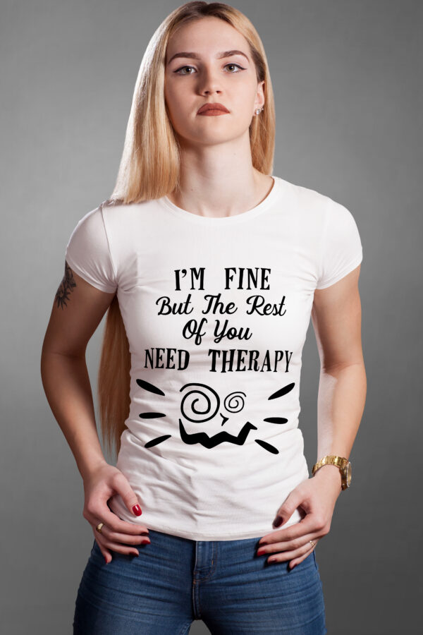 T-Shirt mit dem Spruch: I´m fine but the Rest of you need Therapy